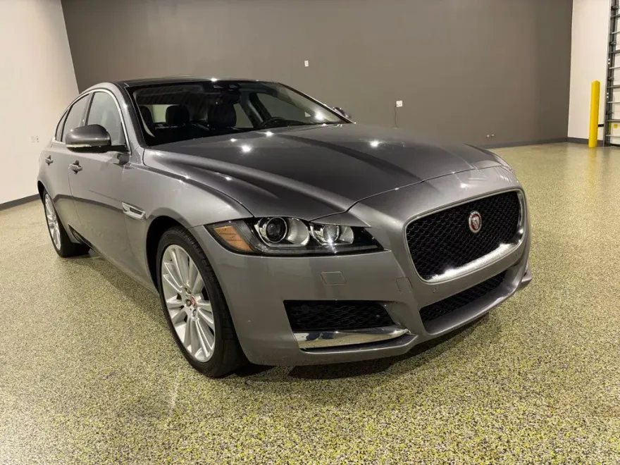 2020 Jaguar XF 25t Prestige photo 1