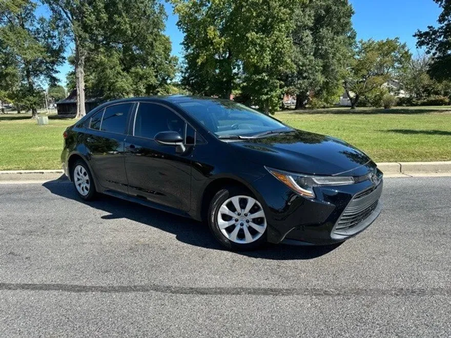 2024 Toyota Corolla LE photo 1