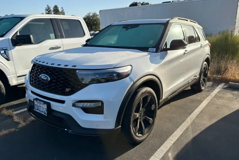2022 Ford Explorer ST photo 1