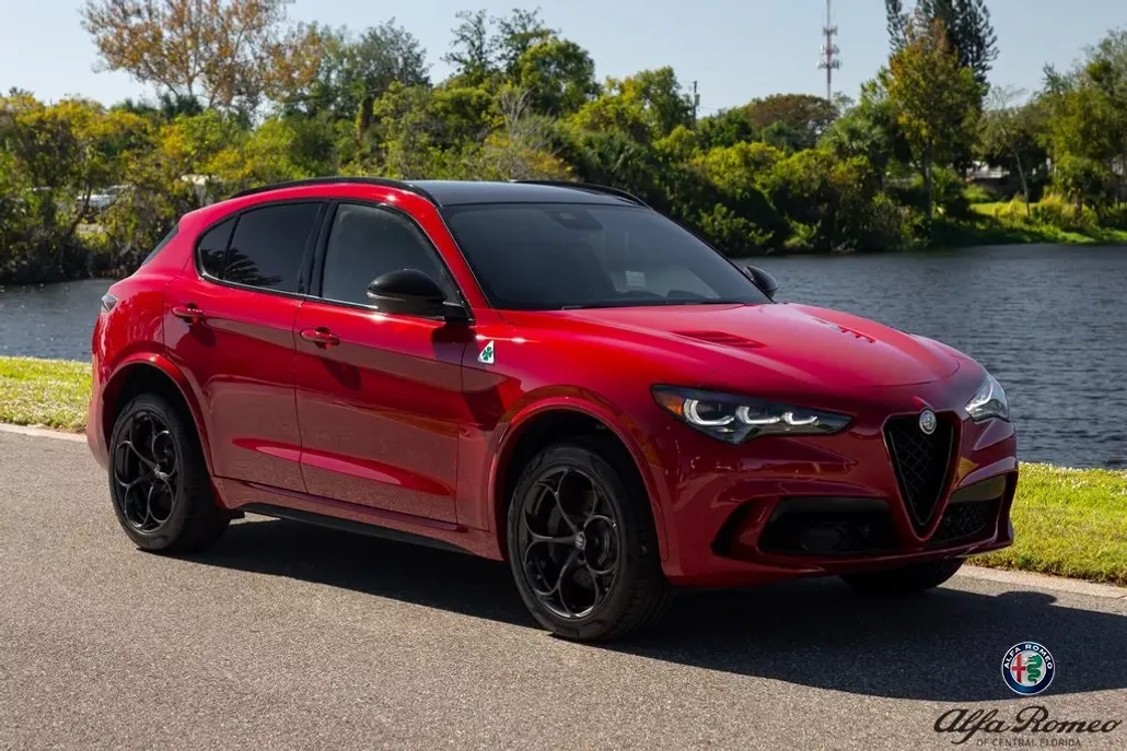 2024 Alfa Romeo Stelvio Quadrifoglio photo 1
