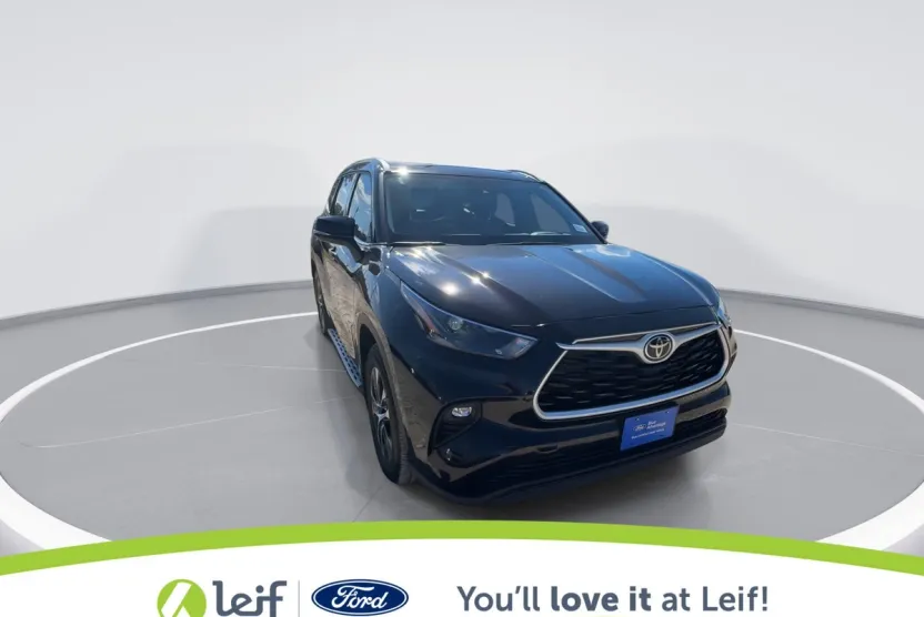 2022 Toyota Highlander XLE photo 1