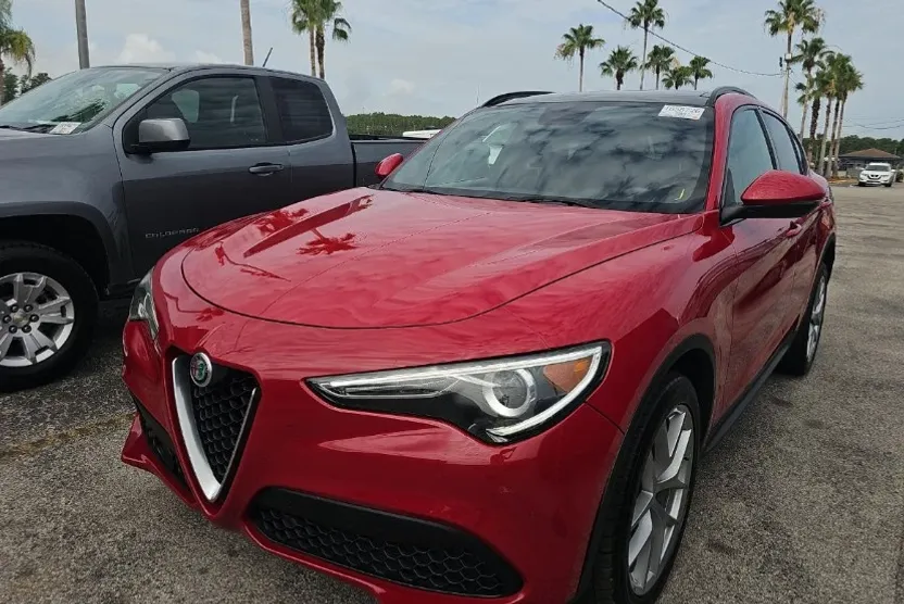 2018 Alfa Romeo Stelvio Ti Sport photo 1