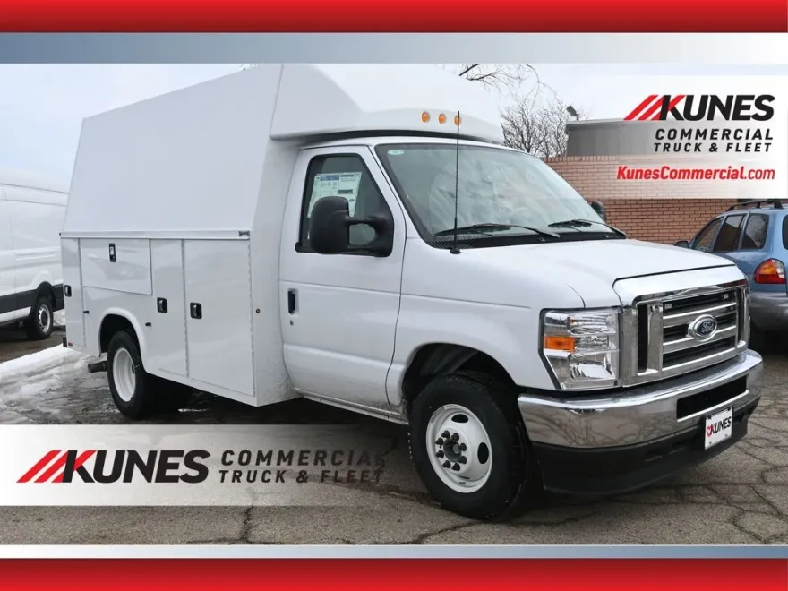 2025 Ford E-350 Base photo 1