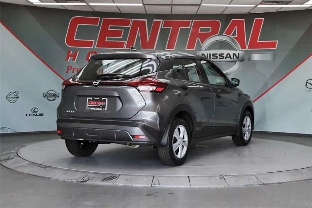 2025 Nissan Kicks Play S photo 1