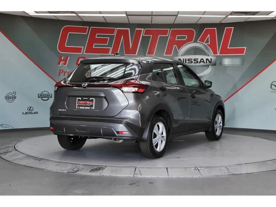 2025 Nissan Kicks Play S photo 1