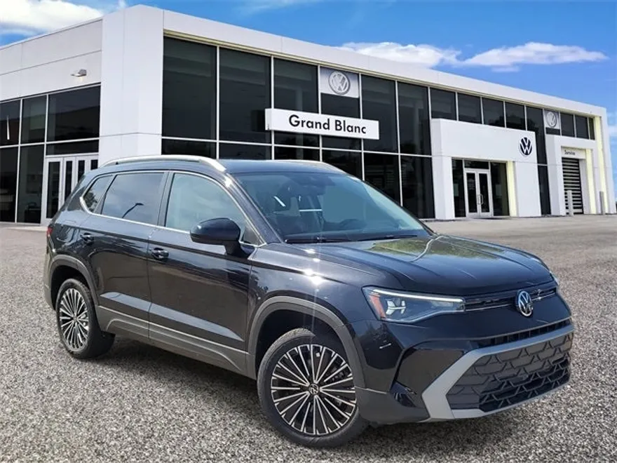 2025 Volkswagen Taos SE photo 1