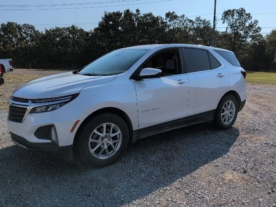 2022 Chevrolet Equinox LT photo 1