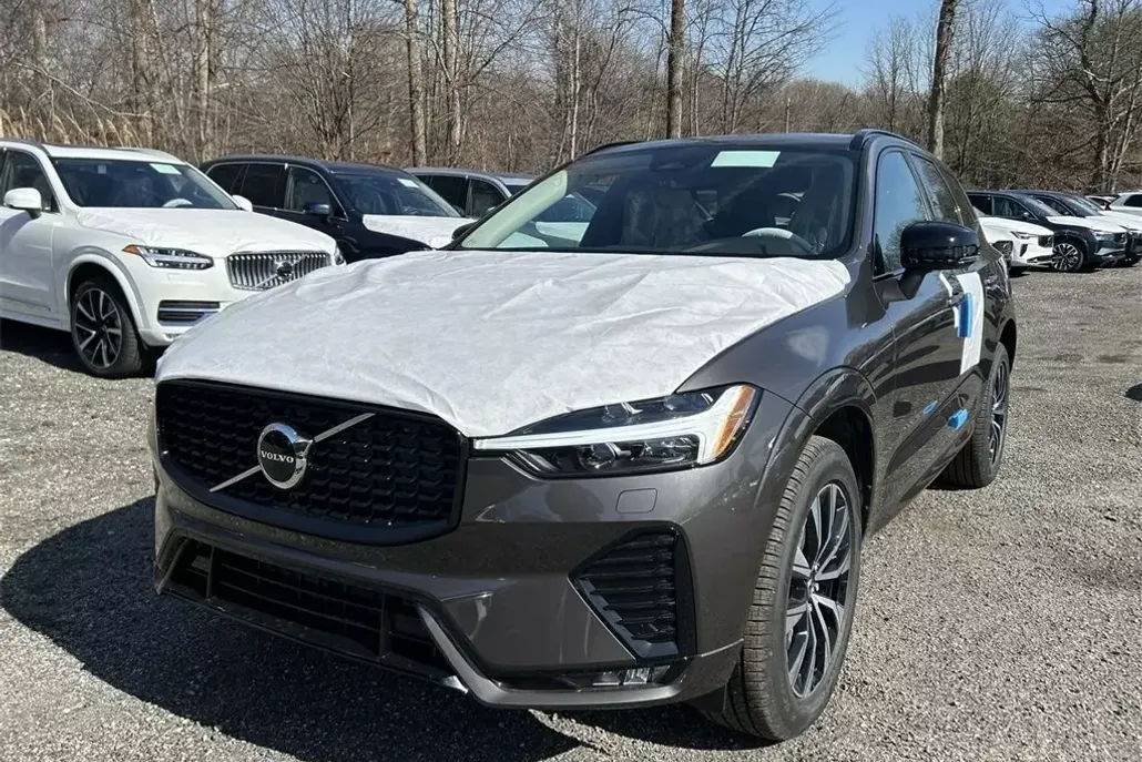 2025 Volvo XC60 B5 Core photo 1