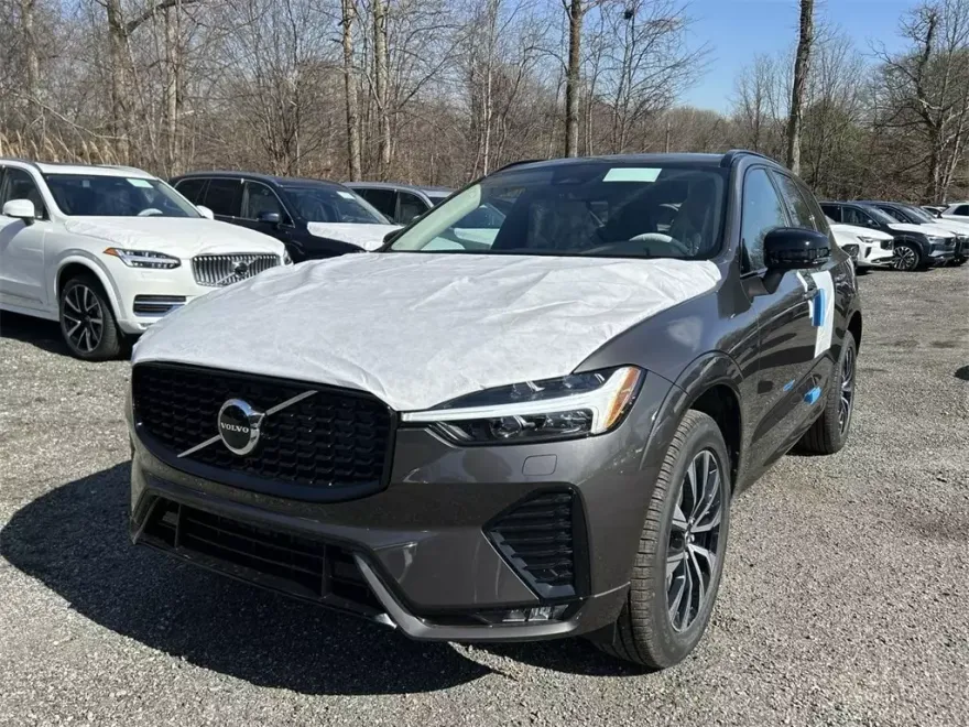 2025 Volvo XC60 B5 Core photo 1