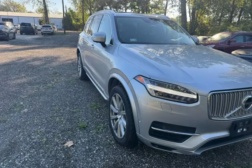 2017 Volvo XC90 T8 Inscription photo 1