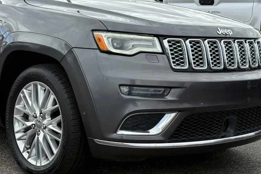 2017 Jeep Grand Cherokee Summit photo 1