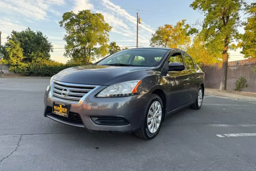 2013 Nissan Sentra SV photo 1