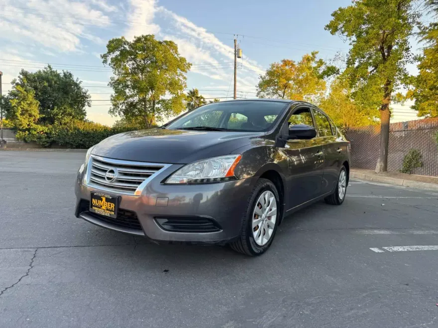 2013 Nissan Sentra SV photo 1