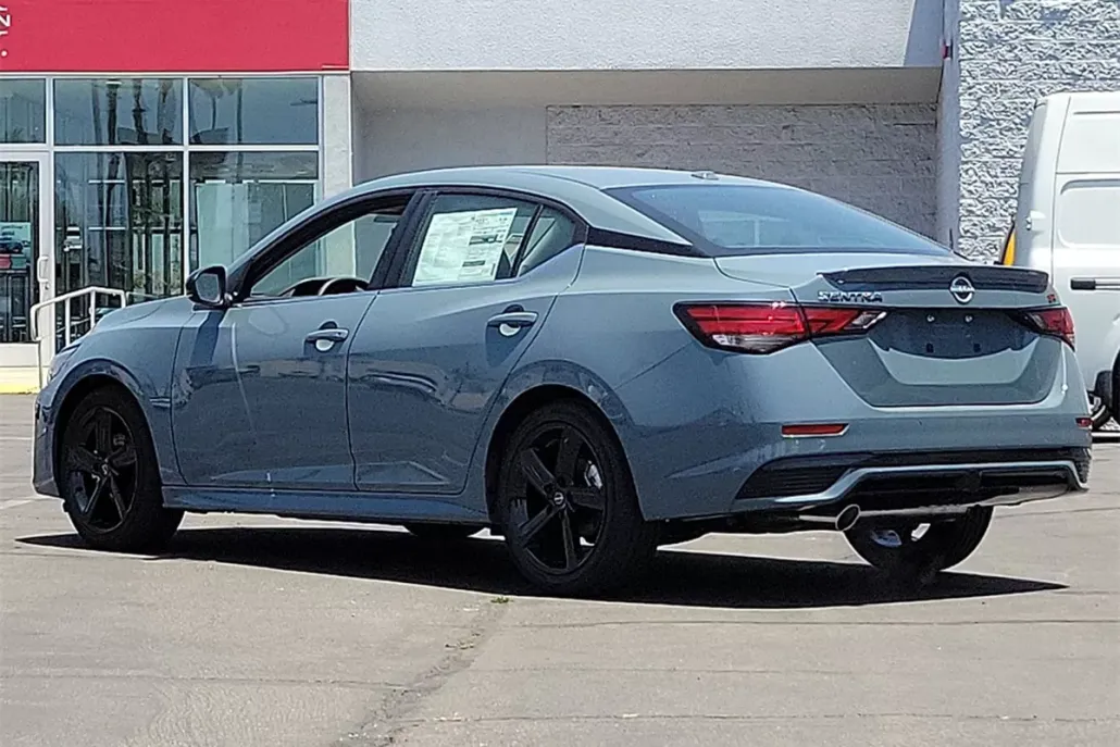 2025 Nissan Sentra SR photo 1