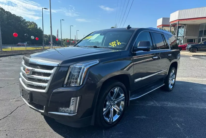 2016 Cadillac Escalade Luxury photo 1