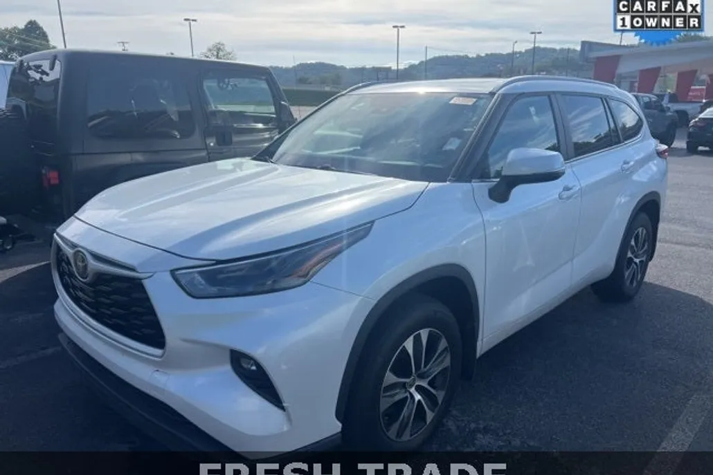 2023 Toyota Highlander XLE photo 1
