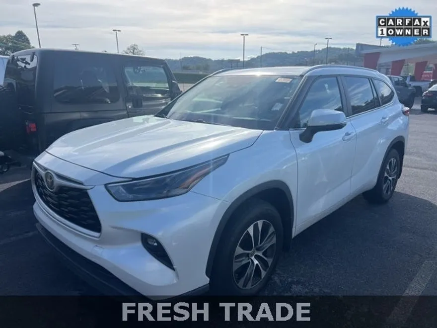 2023 Toyota Highlander XLE photo 1