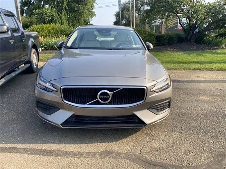 2020 Volvo S60 T6 AWD Momentum photo 1