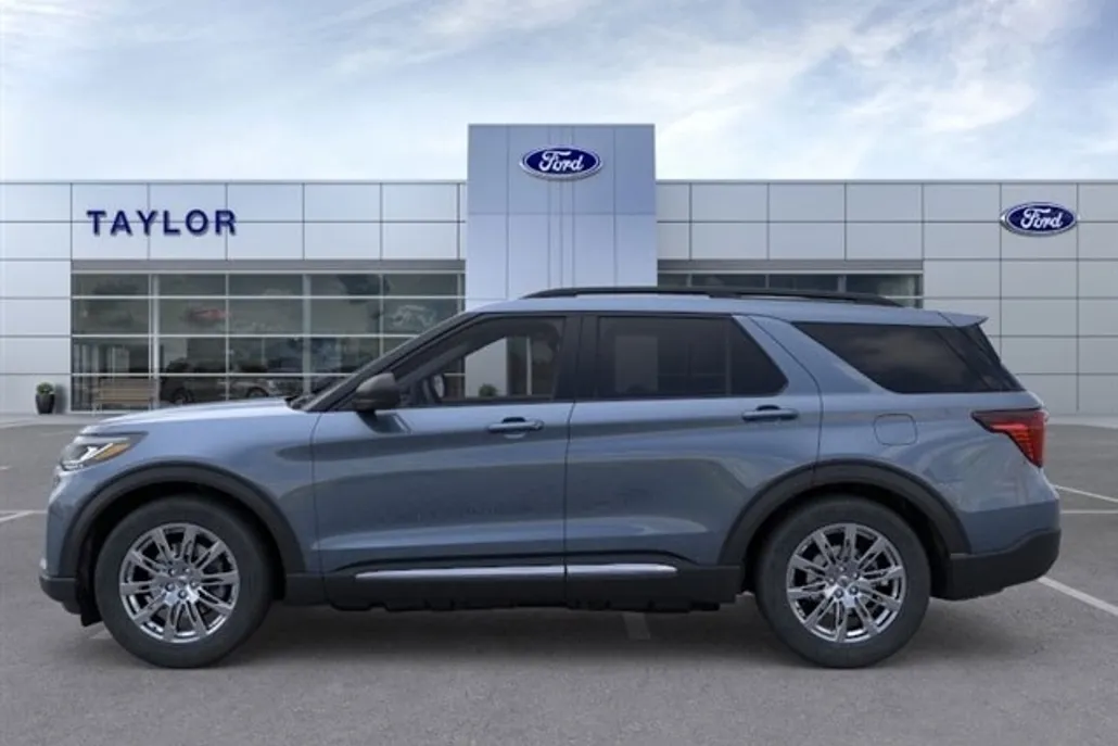 2025 Ford Explorer photo 1