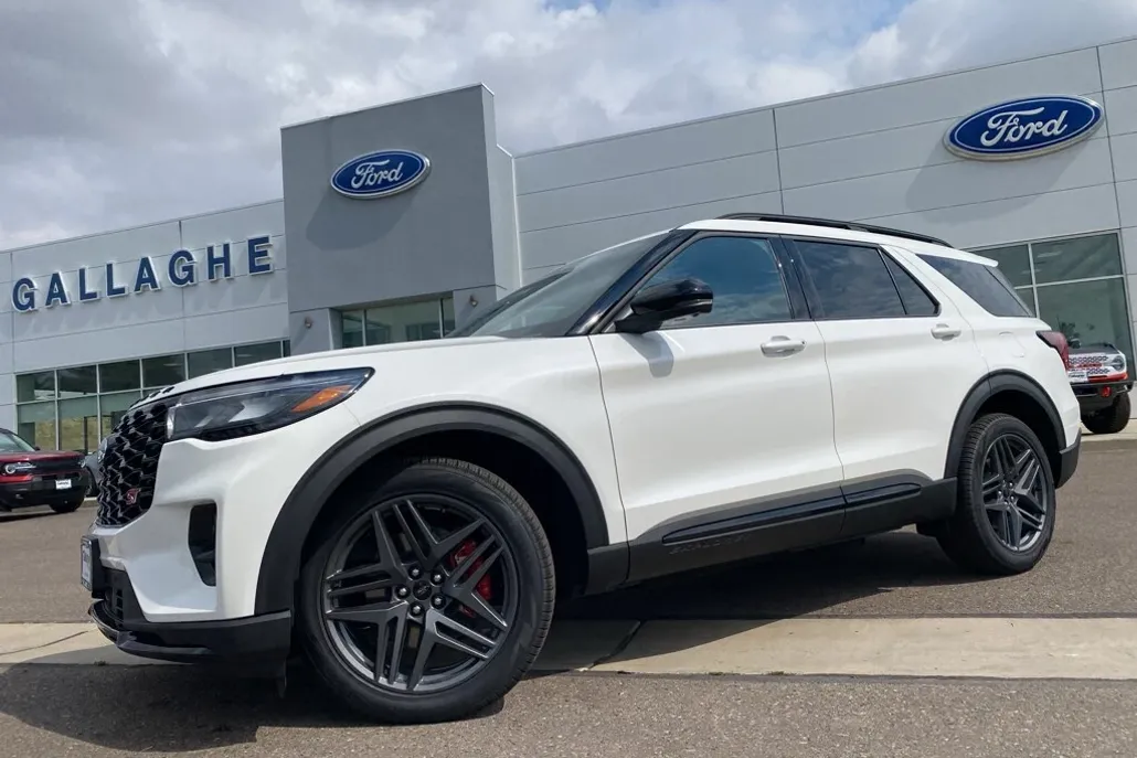 2025 Ford Explorer ST photo 1