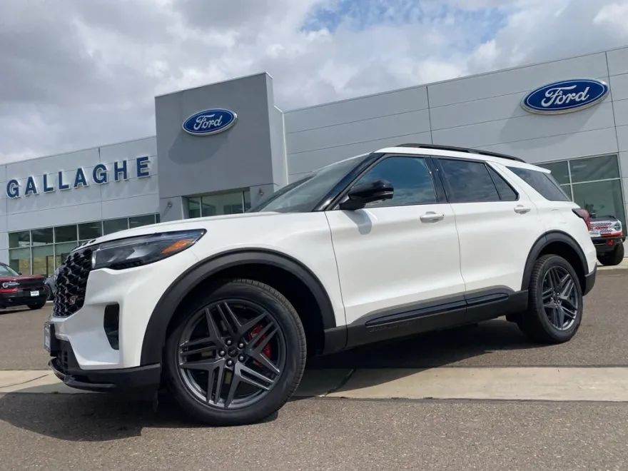 2025 Ford Explorer ST photo 1