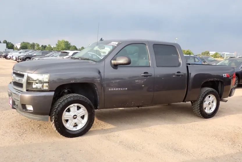 2010 Chevrolet Silverado 1500 LT photo 1