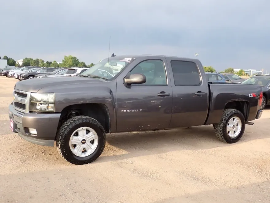 2010 Chevrolet Silverado 1500 LT photo 1