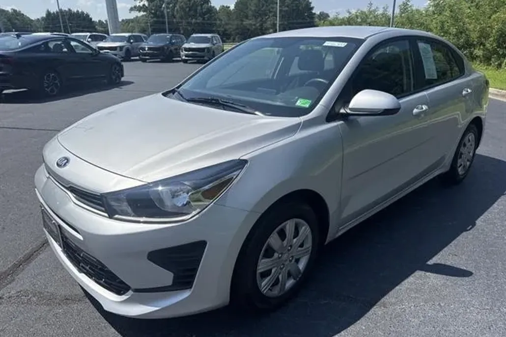 2021 Kia Rio LX photo 1