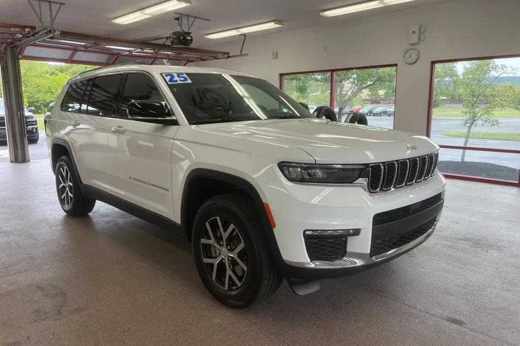 2025 Jeep Grand Cherokee Limited photo 1