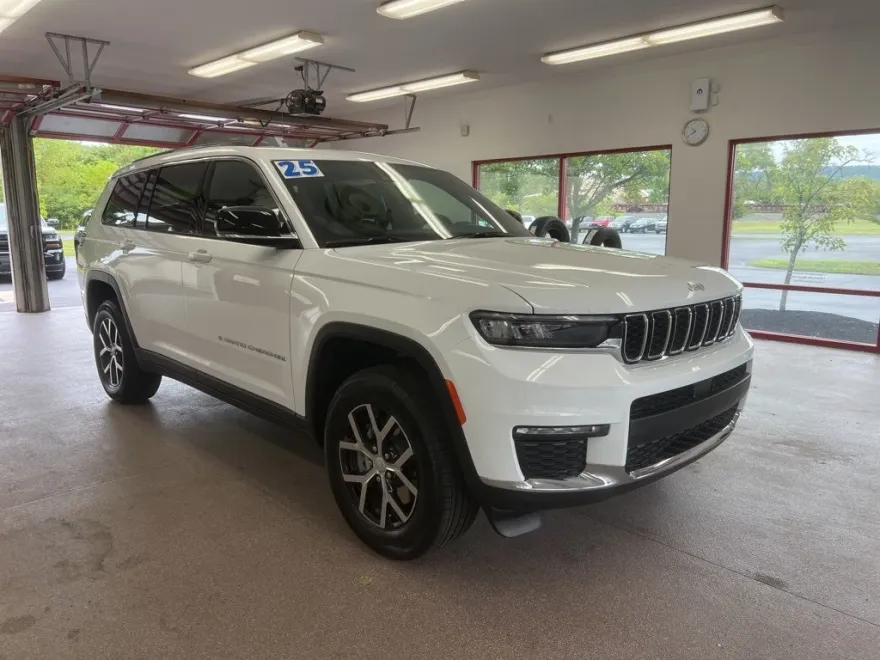 2025 Jeep Grand Cherokee Limited photo 1
