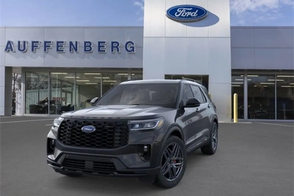 2025 Ford Explorer ST-Line photo 1