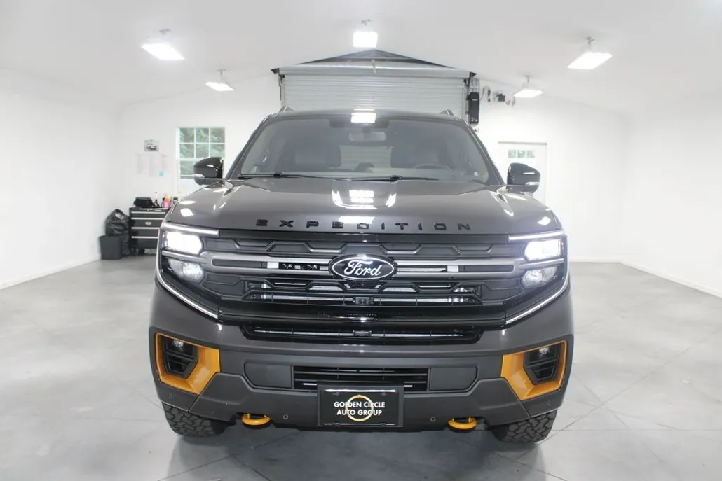 2025 Ford Expedition photo 1