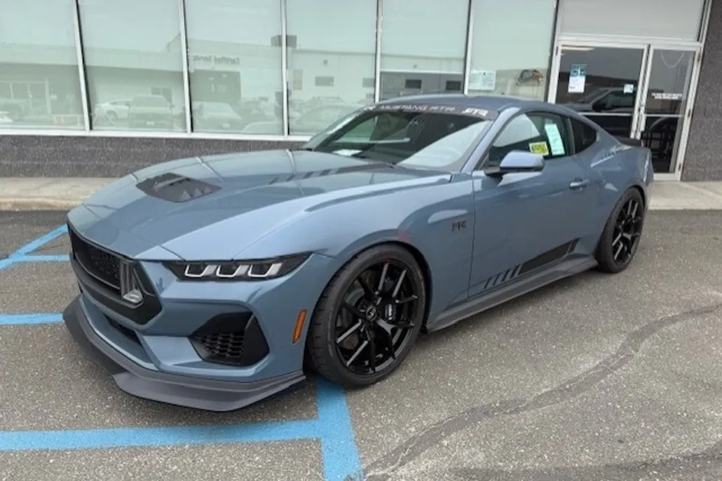 2025 Ford Mustang GT photo 1