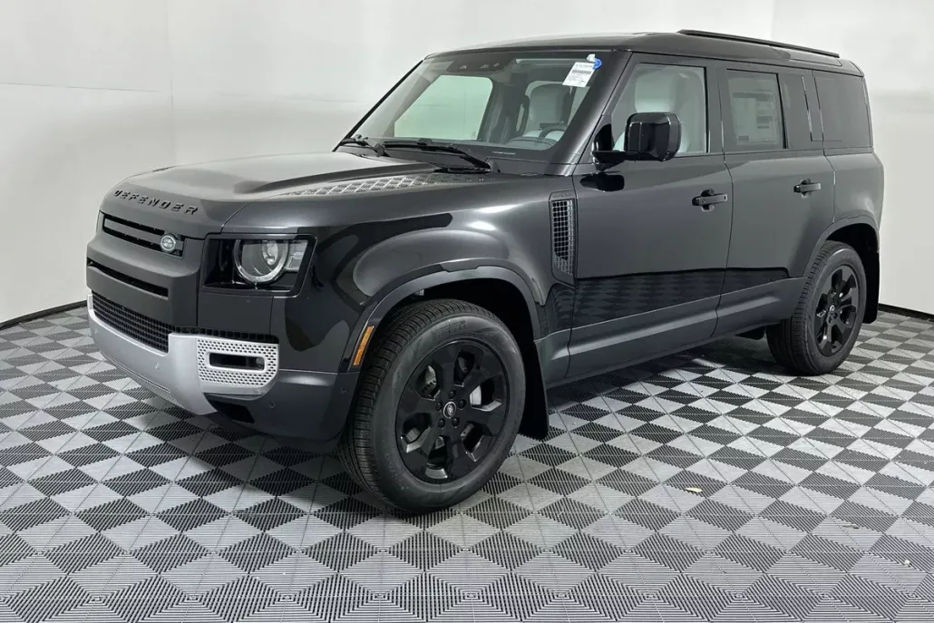 2025 Land Rover Defender 110 S photo 1