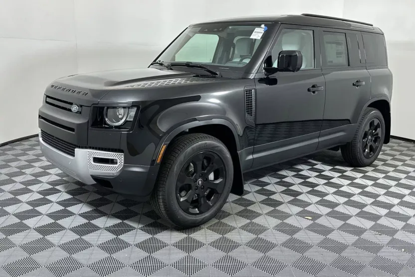 2025 Land Rover Defender 110 S photo 1