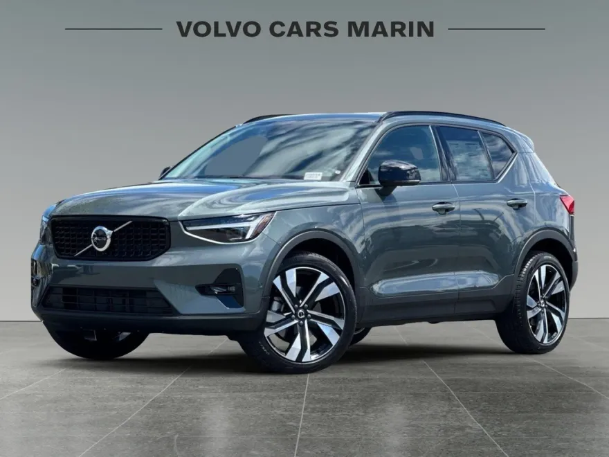 2026 Volvo XC40 photo 1