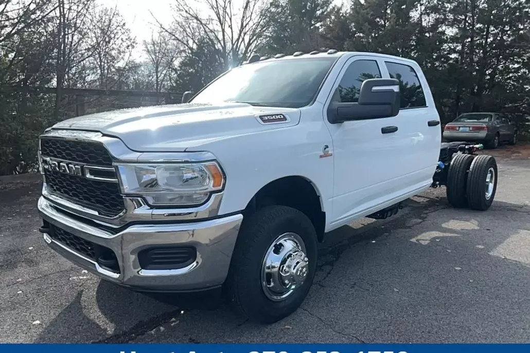 2024 Ram 3500 Tradesman photo 1