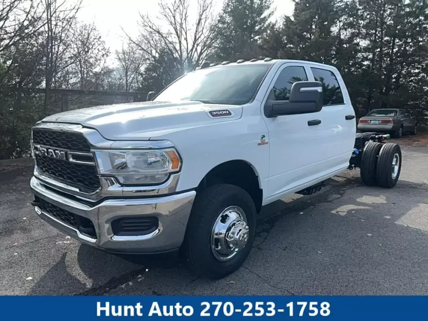 2024 Ram 3500 Tradesman photo 1