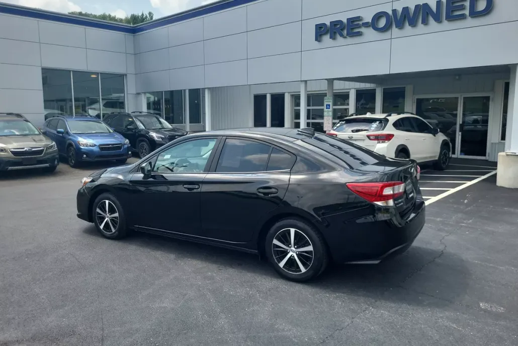 2022 Subaru Impreza Premium photo 1