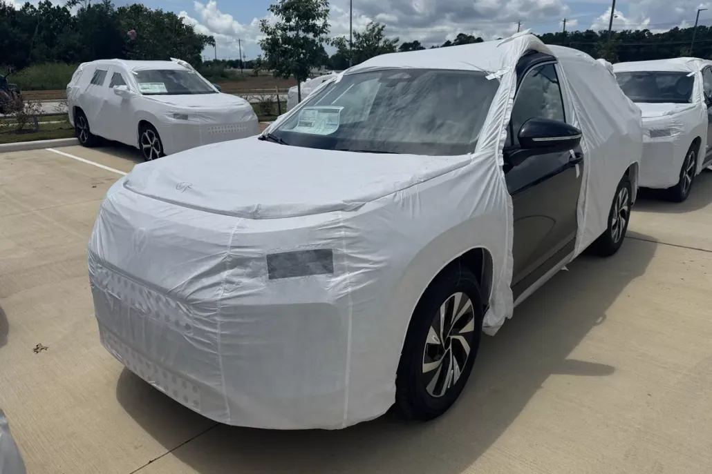 2025 Volkswagen Tiguan S photo 1