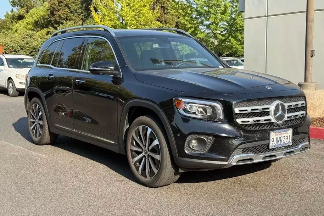2023 Mercedes Benz GLB 250 photo 1
