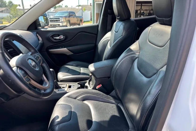 2017 Jeep Cherokee Limited photo 1