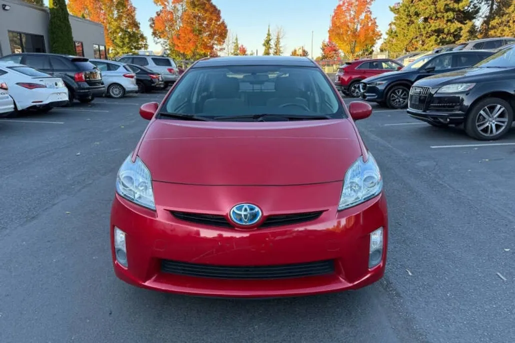 2011 Toyota Prius Three photo 1