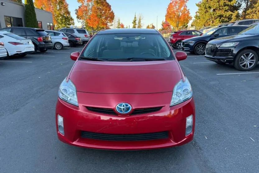 2011 Toyota Prius Three photo 1