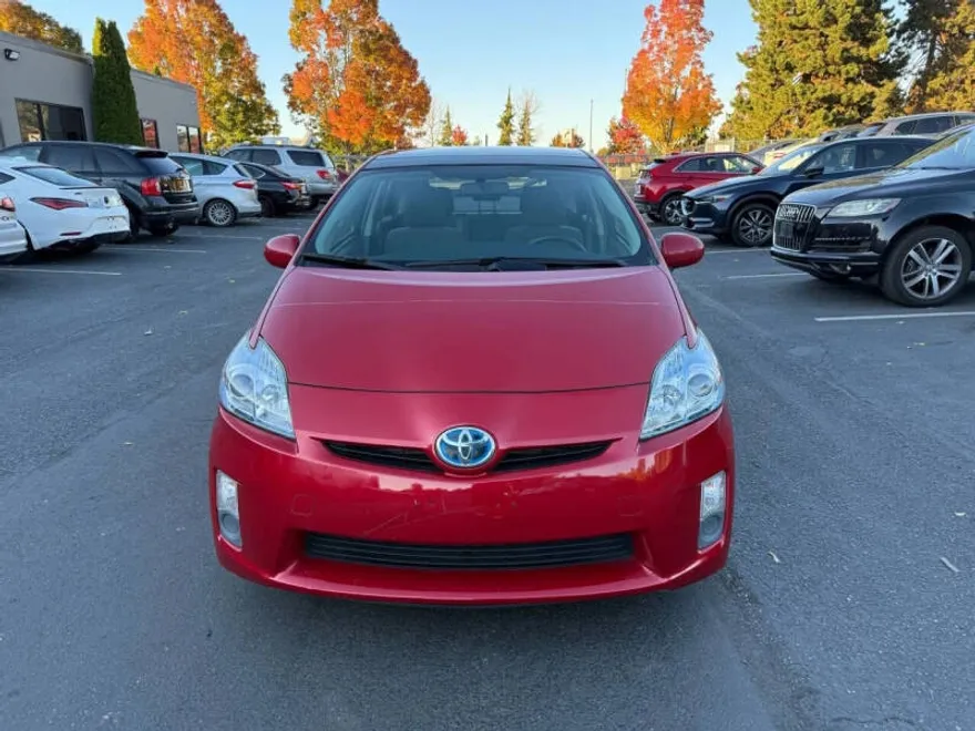 2011 Toyota Prius Three photo 1