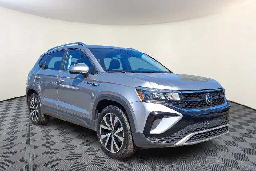 2022 Volkswagen Taos SE photo 1