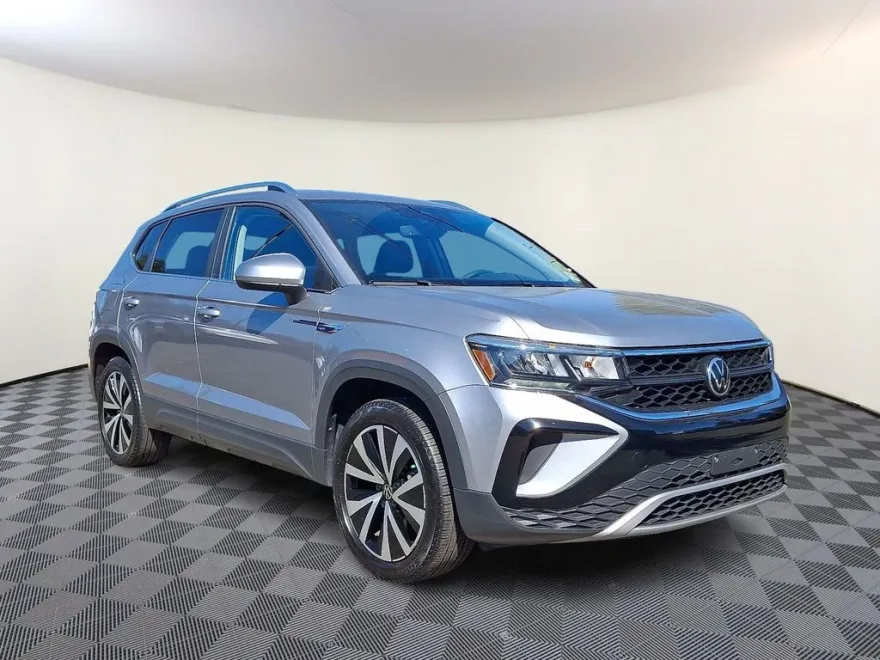 2022 Volkswagen Taos SE photo 1