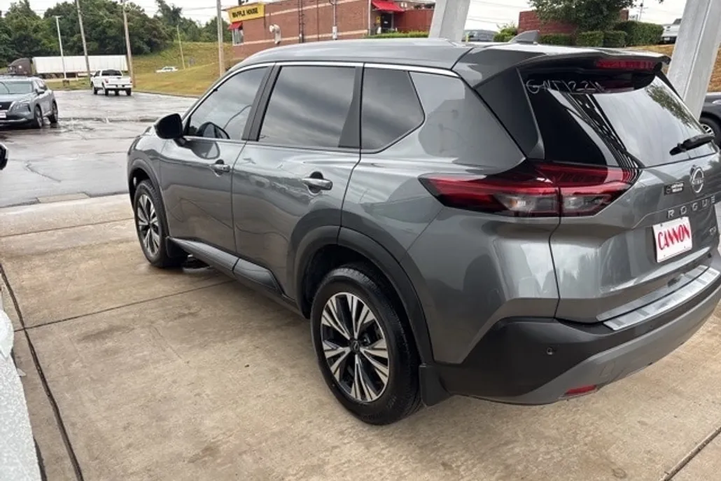 2023 Nissan Rogue SV photo 1