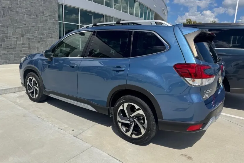 2023 Subaru Forester Touring photo 1