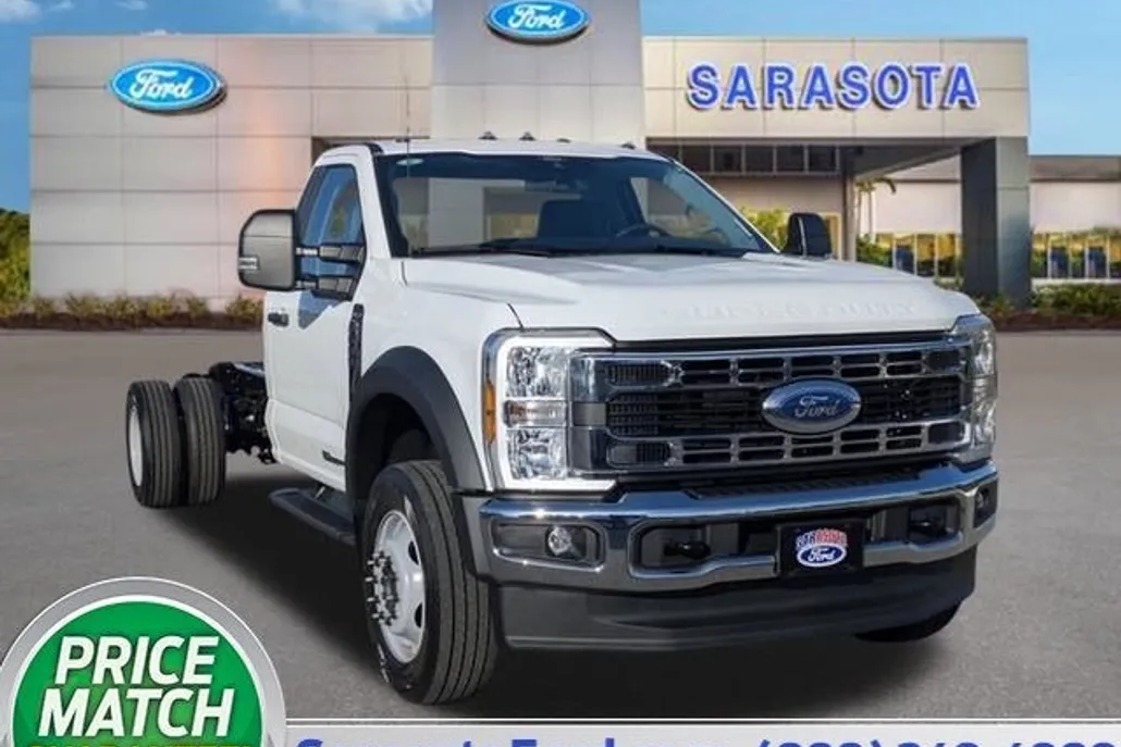 2025 Ford F-600 photo 1